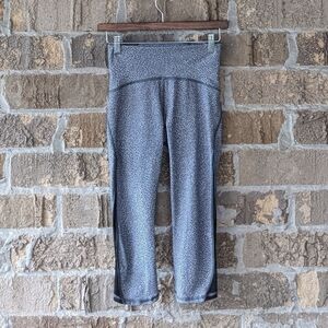 Lululemon Train Times Crop (17") Fractal Alpine White Black / Black Size 4